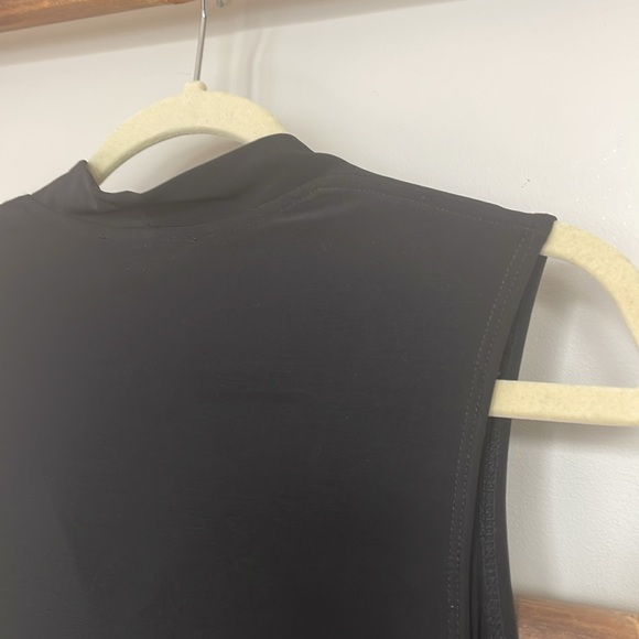 Sleeveless tunic top - Picture 4 of 6